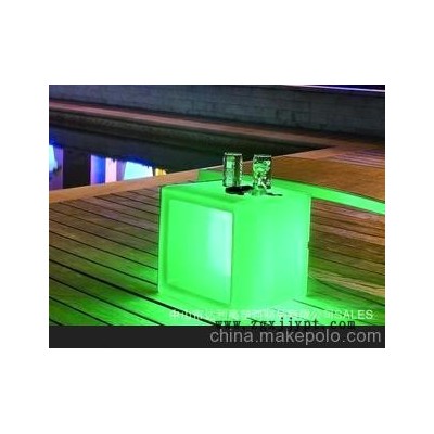 供ＬＥＤ發(fā)光燈箱、酒吧發(fā)光桌椅、塑料家具系列　滾塑加工