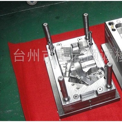 供應汽車擋泥板模具，擋泥板模具價格，擋泥板模具廠家 汽車模具